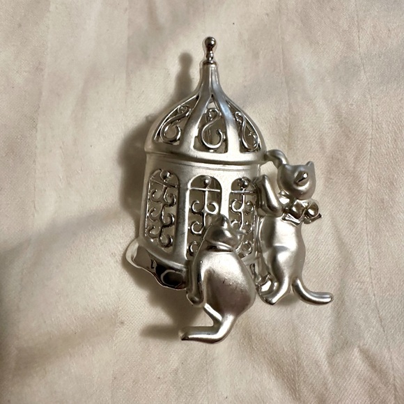 Danecraft Brushed Silver Tone Cat Brooch - Picture 1 of 7